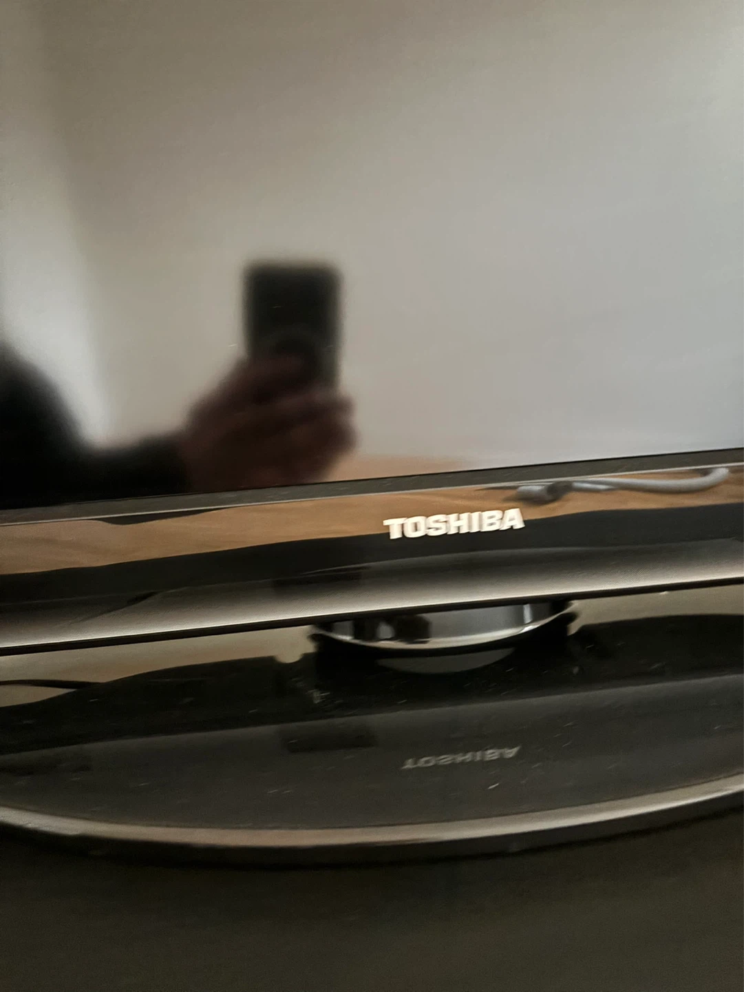 Toshiba 32" TV WITH STAND - photo 3