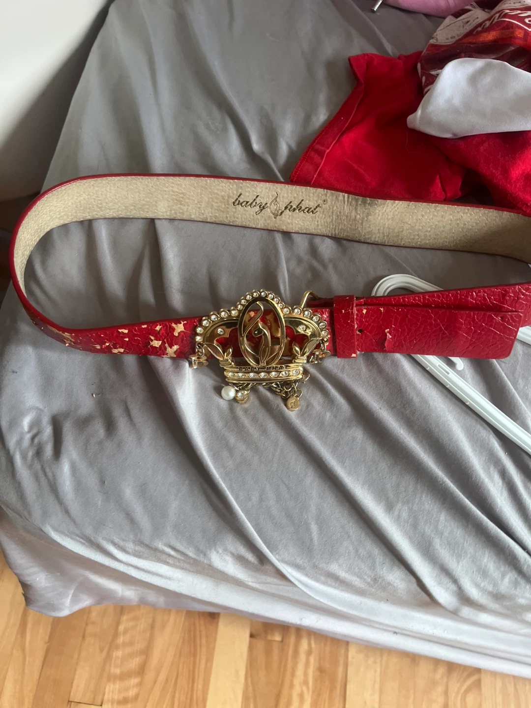 Ceinture Baby Phat rouge avec boucle couronne