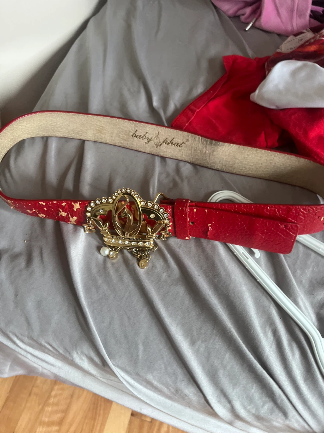 Ceinture Baby Phat rouge avec boucle couronne - photo 3
