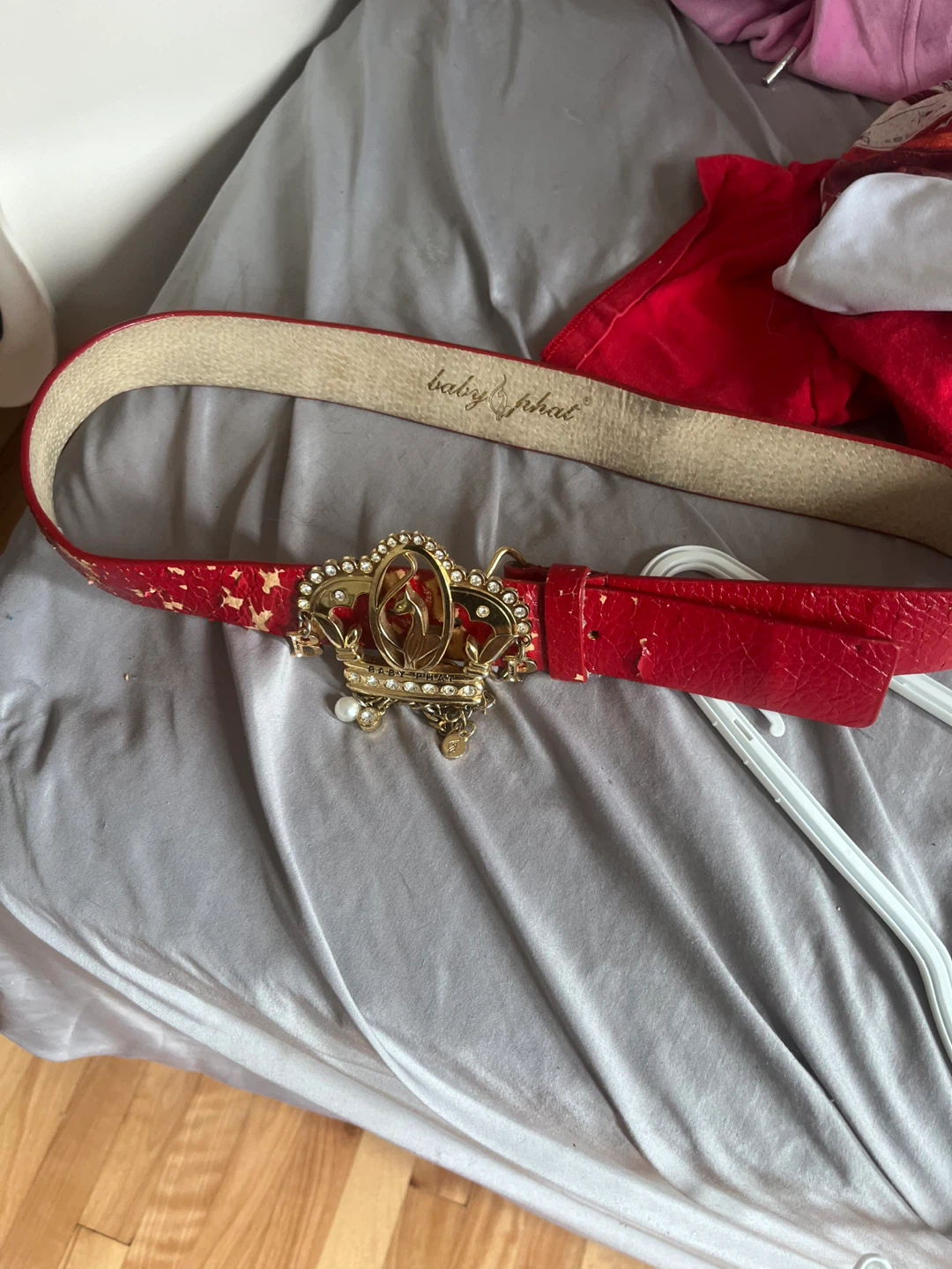 Ceinture Baby Phat rouge avec boucle couronne - photo 2