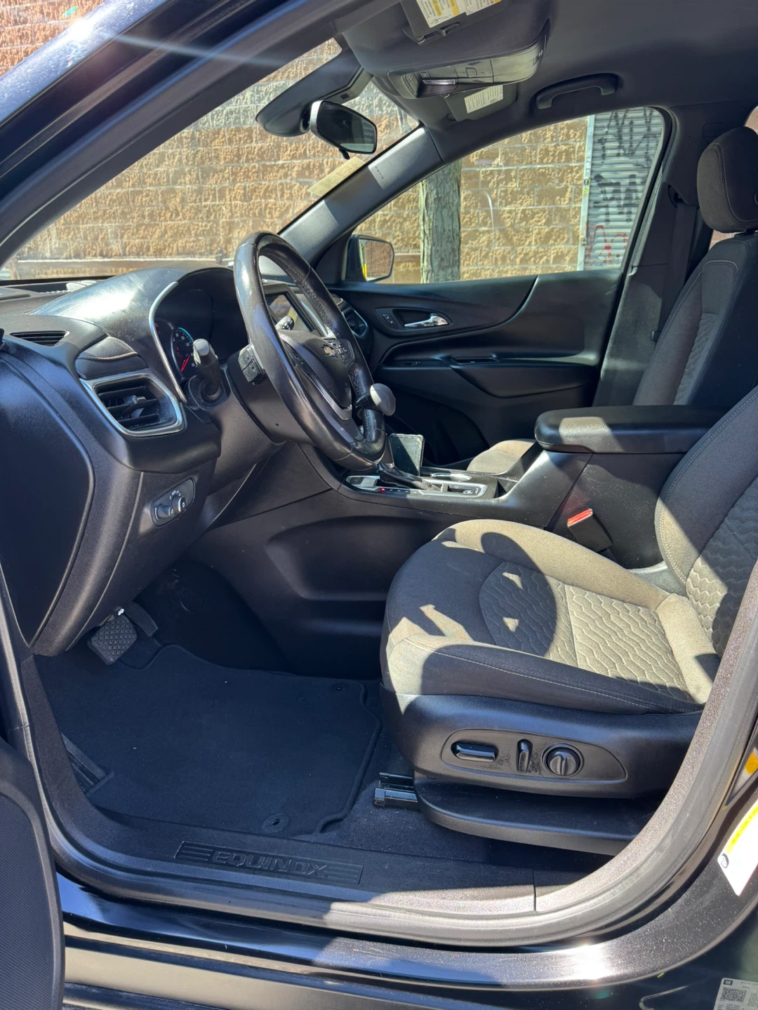 Black Chevrolet Equinox SUV - photo 5