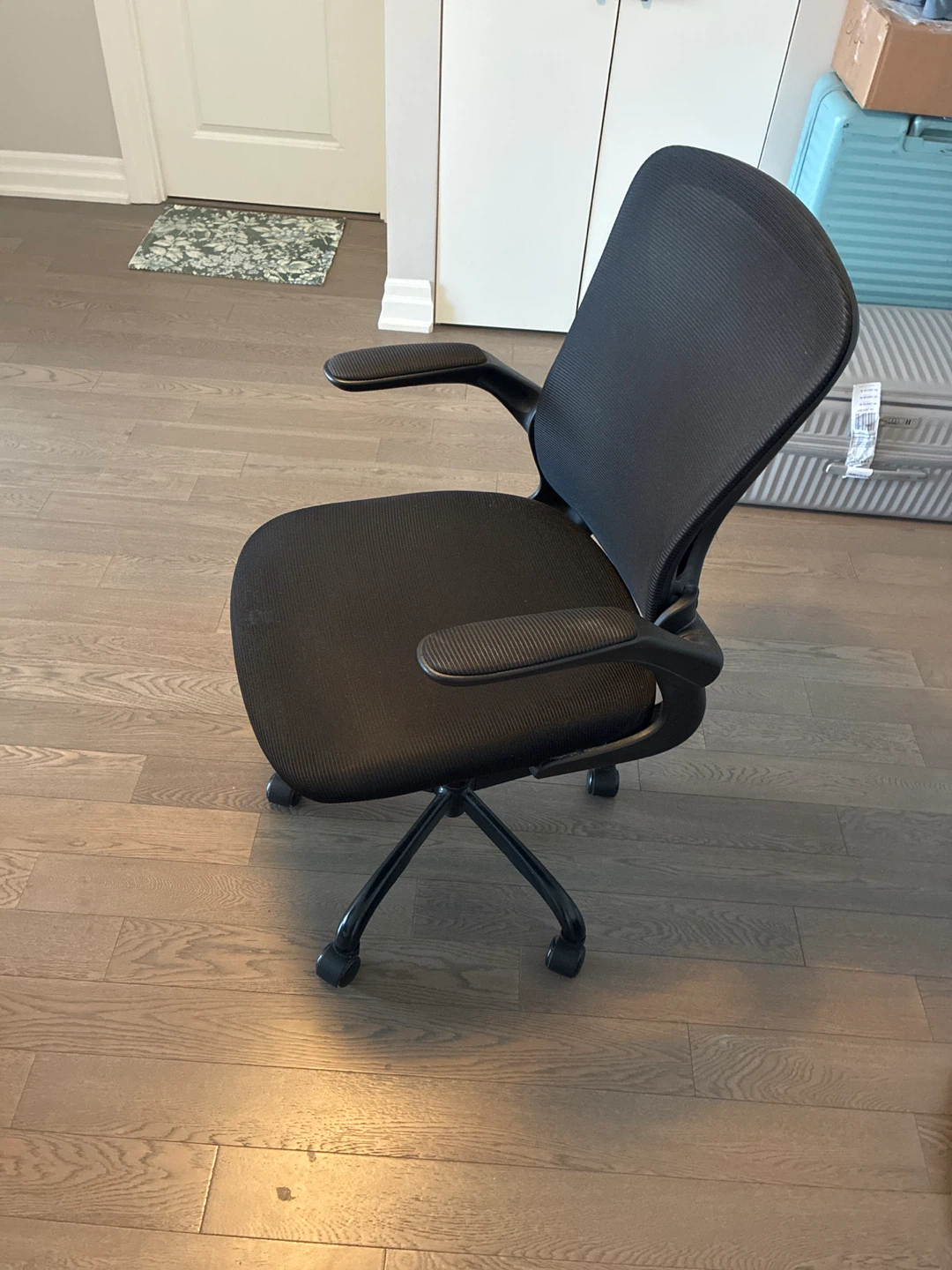 Black Office Chair (Ergonomic) - photo 2