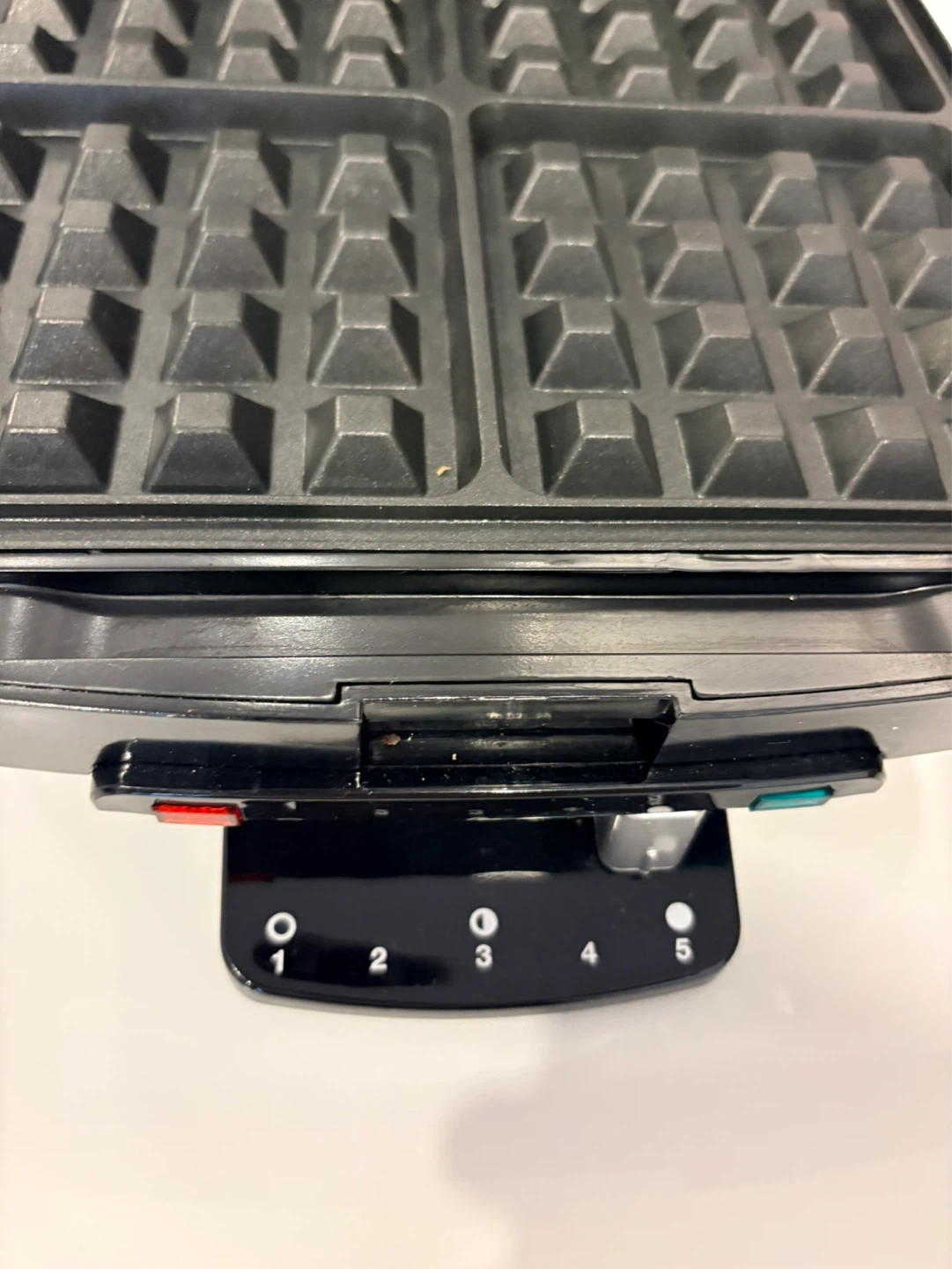 Cuisinart 4-Slice Waffle Maker - photo 3