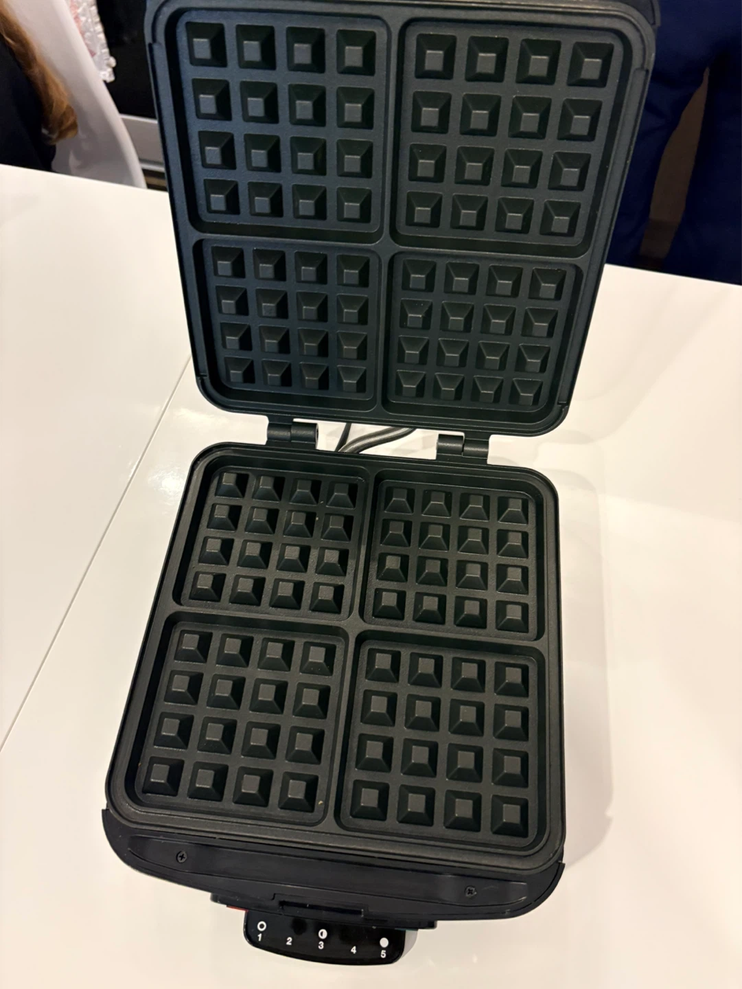 Cuisinart 4-Slice Waffle Maker - photo 2