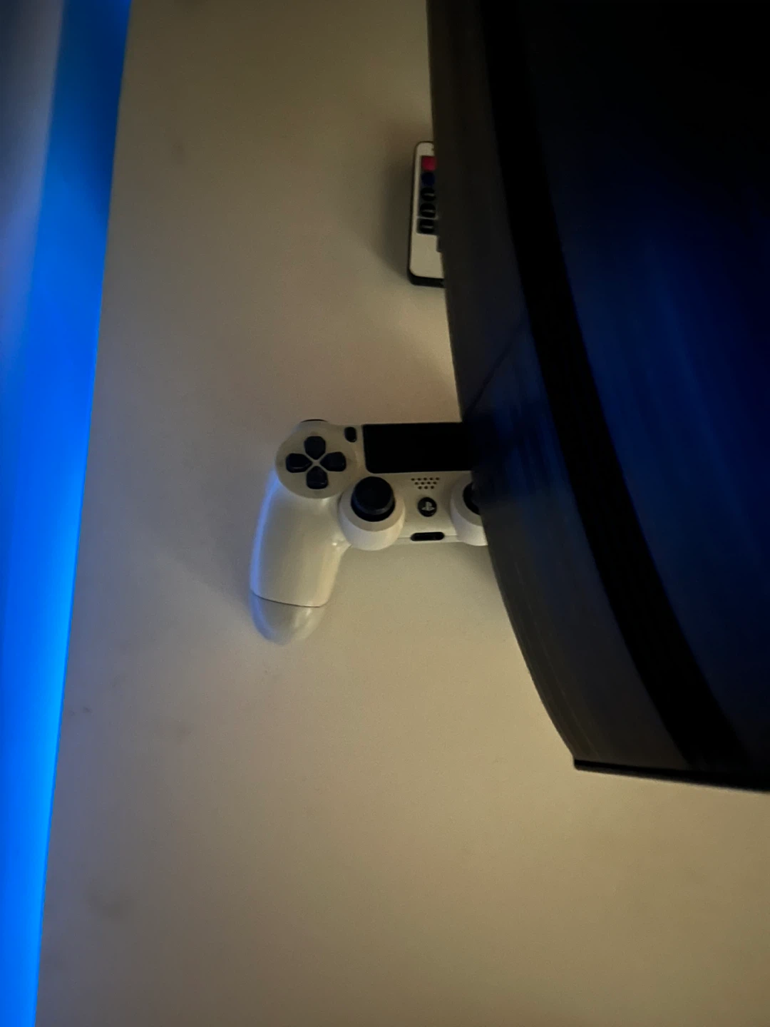 White PlayStation 4 DualShock 4 Controller - photo 2