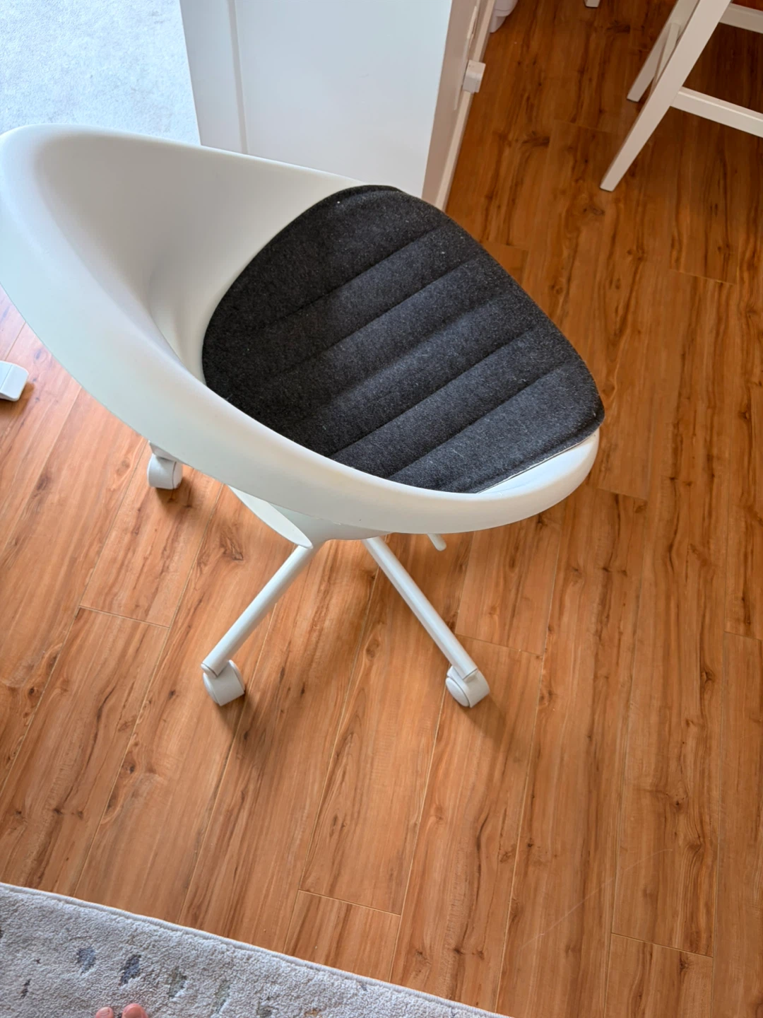 Ikea , LOBERGET / MALSKÄR Swivel Chair - White/Dark Gray - photo 3