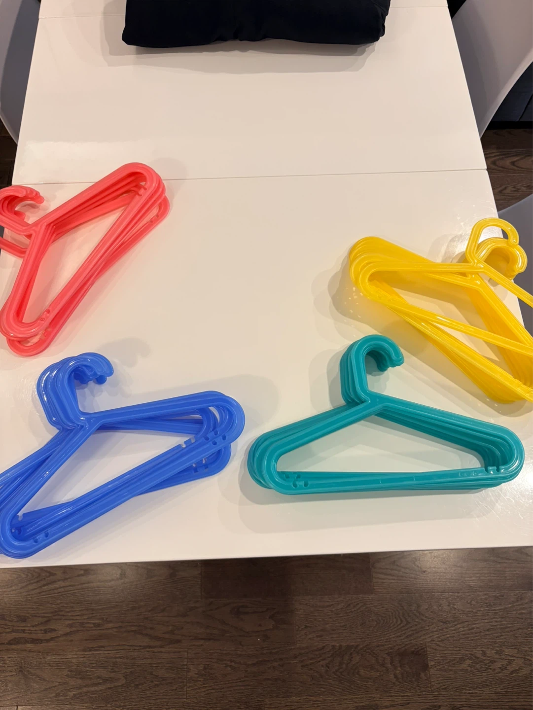 Set of 40 Plastic Clothes Hangers - Assorted Colors