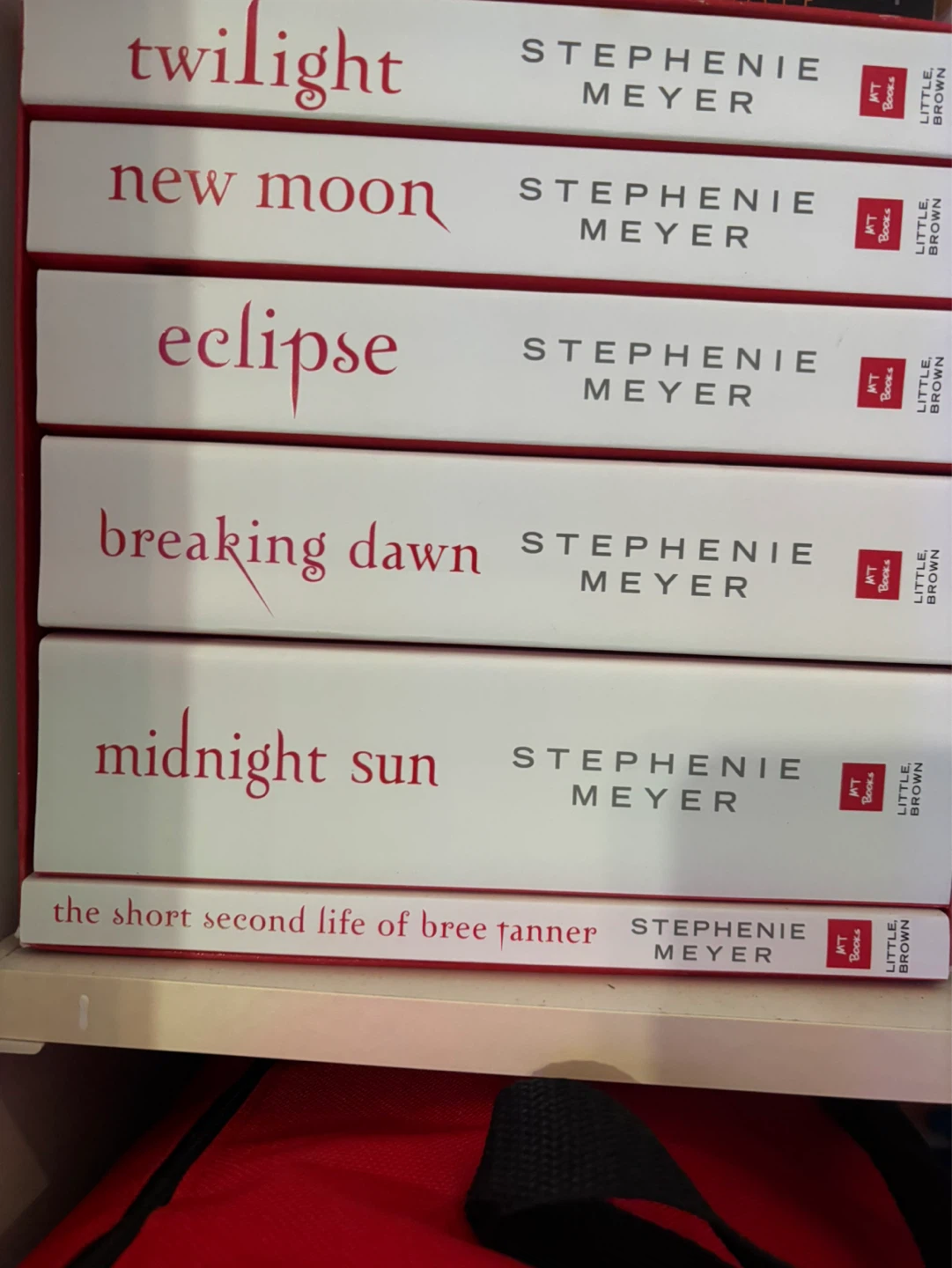 The Twilight Saga White Collection Box Set by Stephenie Meyer - photo 4