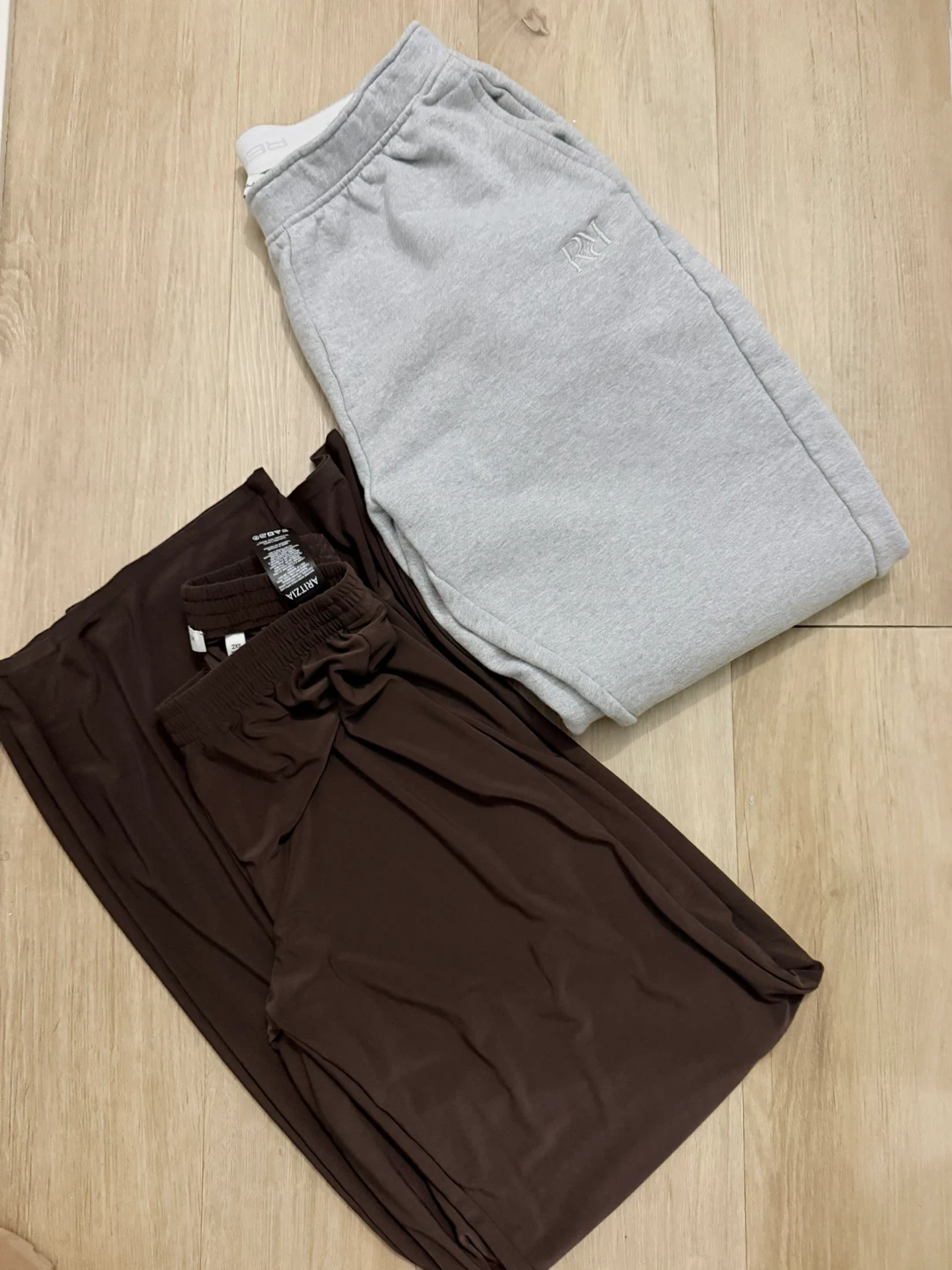 Free pants ( Read)