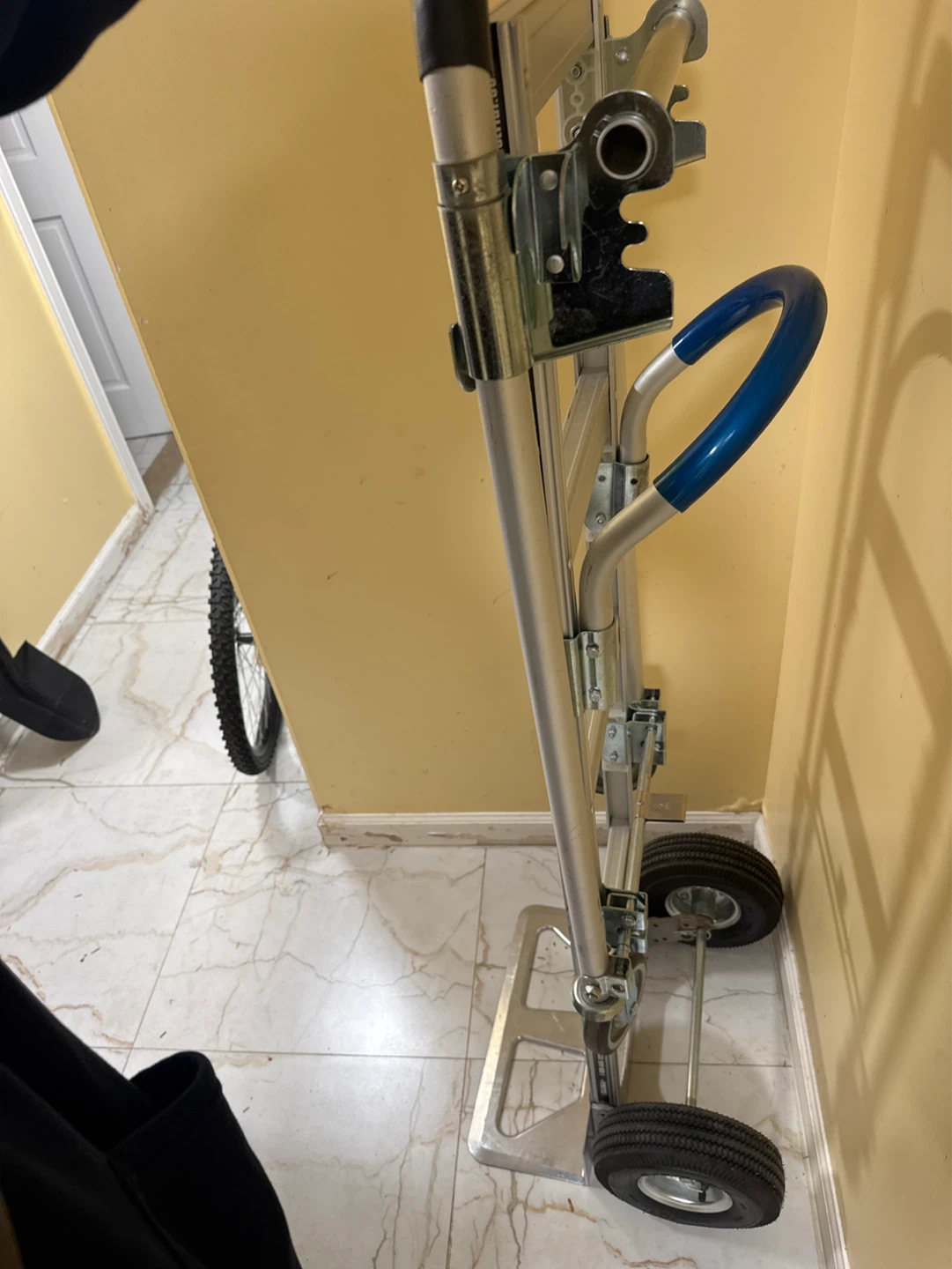 Global Industrial Aluminum Hand Truck Dolly - photo 5