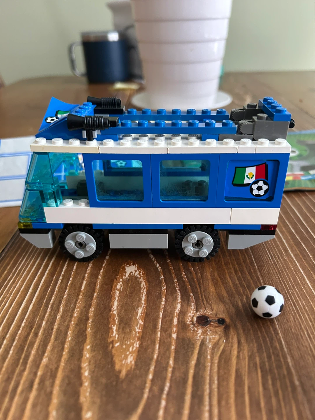 FIFA World Cup time LEGO 3406 American Bus Soccer Set - photo 2
