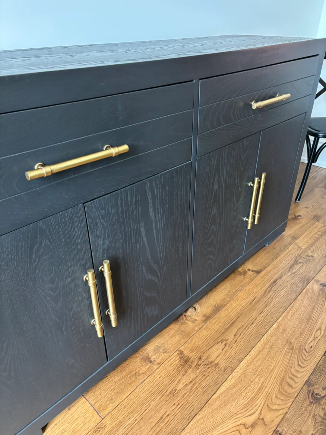 BLACK BUFFET MADE BY LEGACY CLASSIC FURNITURE 3 YEARS OLD - photo 4