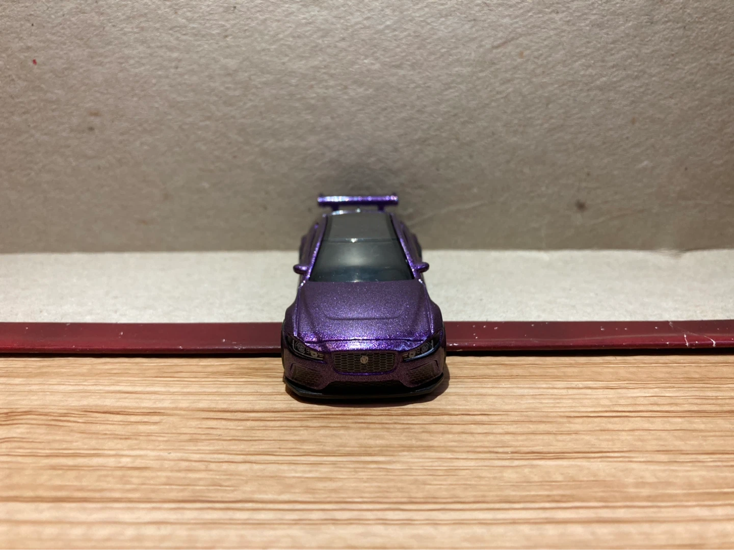 Hot Wheels Loose / Jaguar XE SV Project 8 / Purple - photo 2