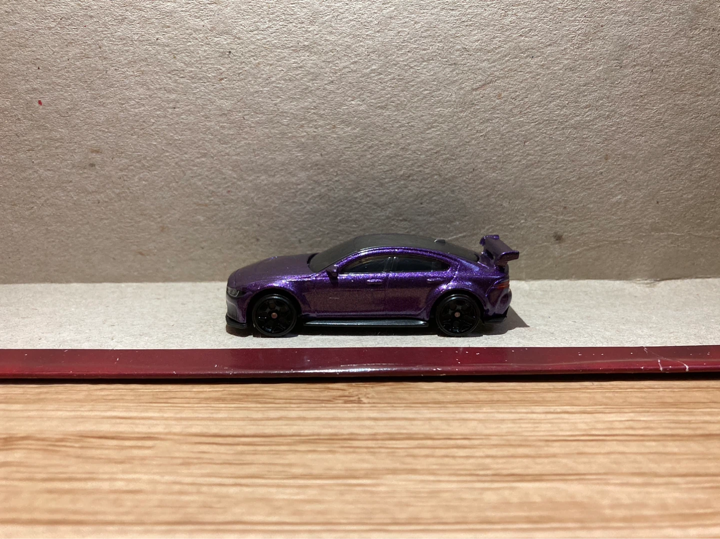 Hot Wheels Loose / Jaguar XE SV Project 8 / Purple - photo 3