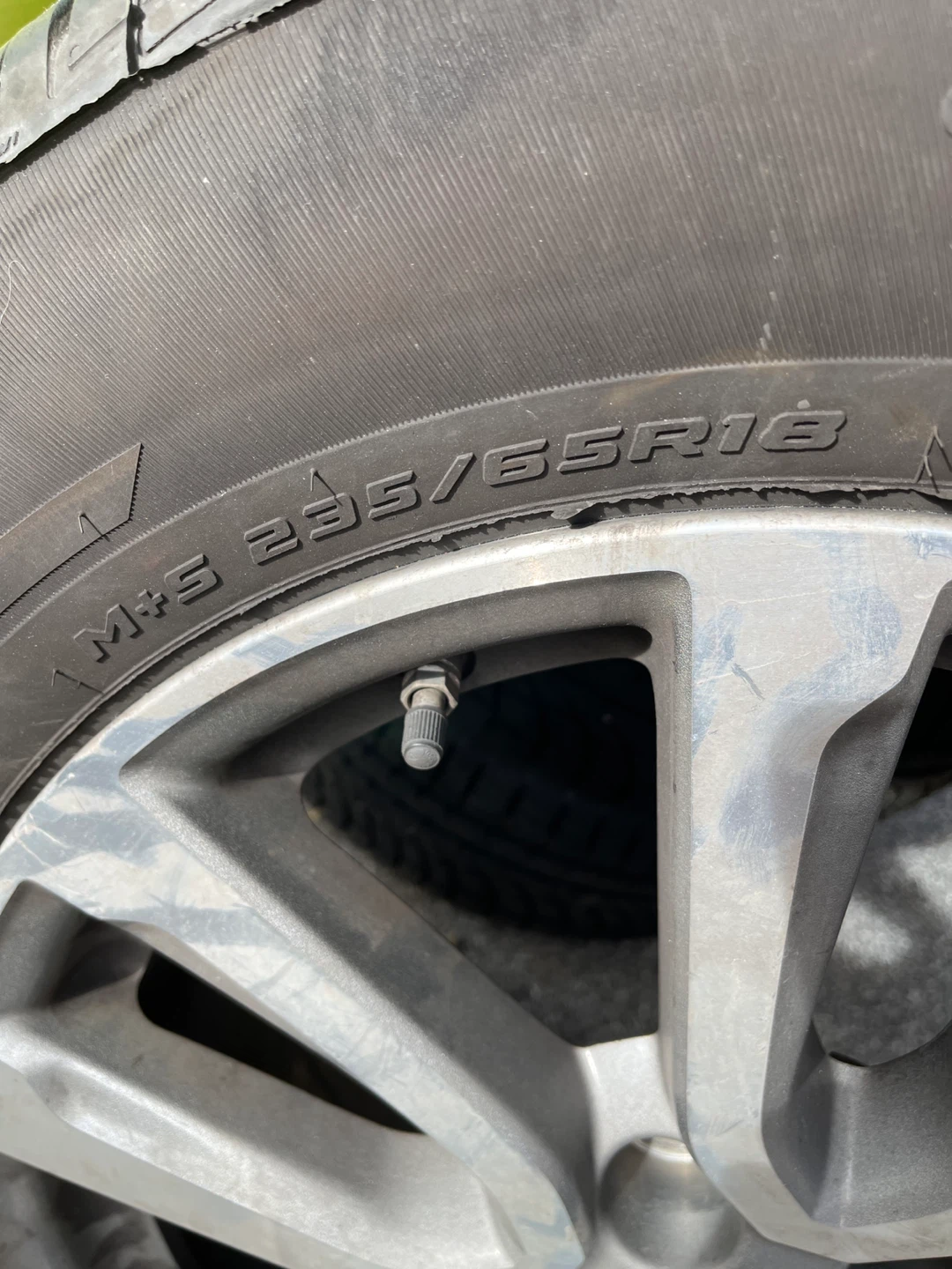 Nissan 235/65R18 Tire with Rim
