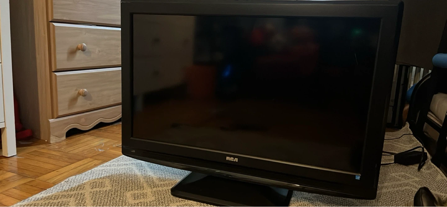 RCA TV with Remote - photo 4