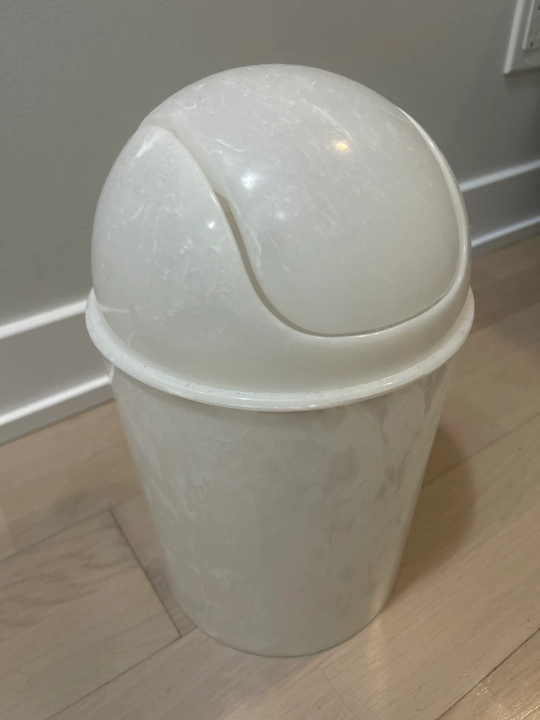 White Waste Bin - photo 3