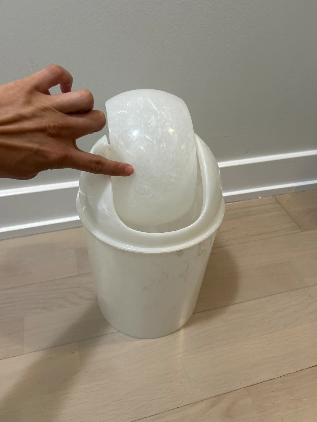 White Waste Bin - photo 2