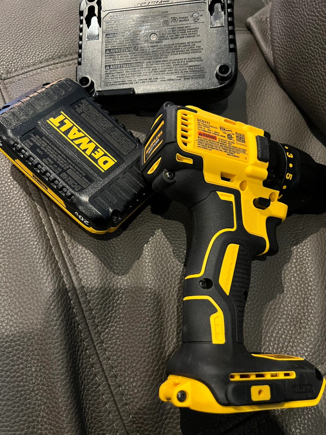 DeWalt 20V MAX Brushless Drill with 4Ah Battery & Charger - photo 4