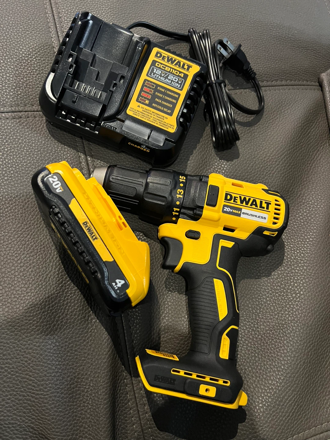 DeWalt 20V MAX Brushless Drill with 4Ah Battery & Charger - photo 3