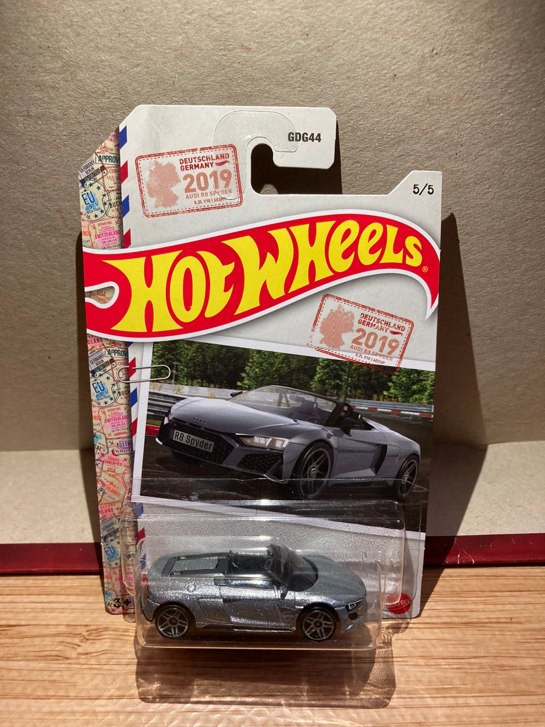 Hot Wheels World Series Germany / 2019 Audi R8 Spyder / Silver