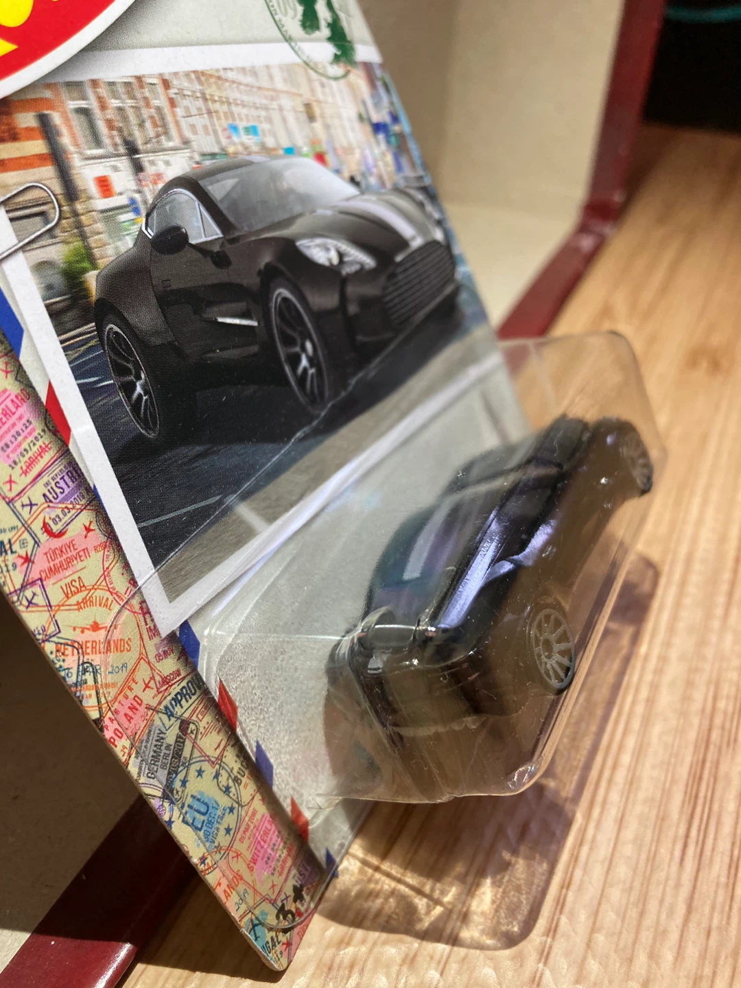 Hot Wheels World Series United Kingdom / Aston Martin One-77 - photo 3