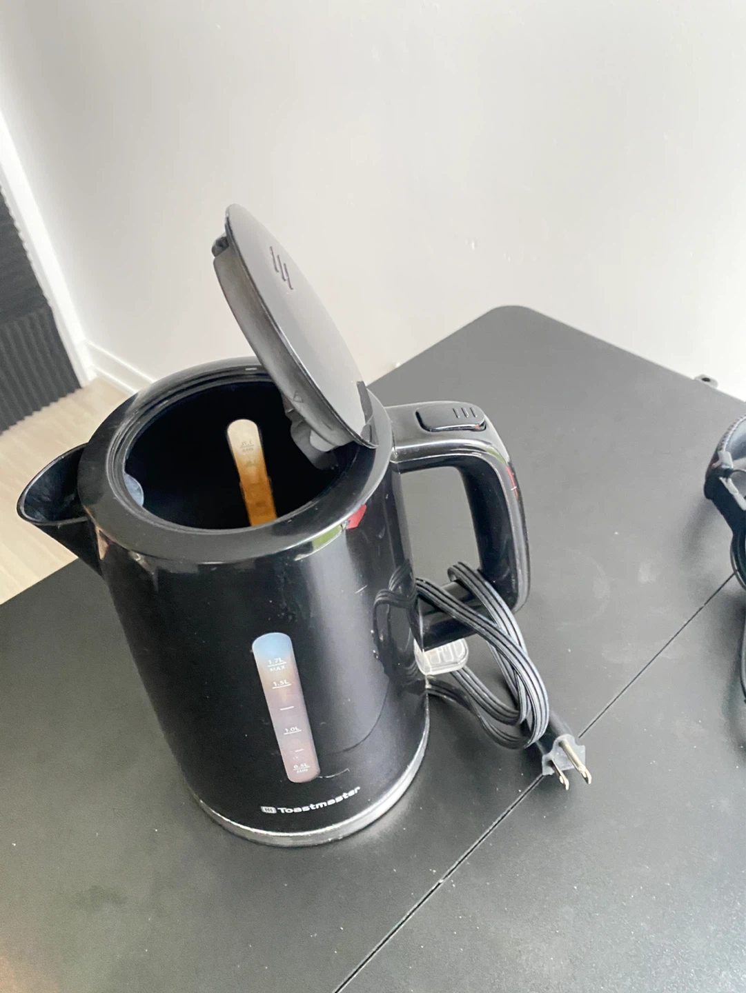 Toastmaster Electric Kettle Model TM-796KEB - photo 5