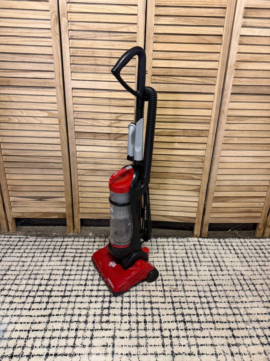 Dirt Devil Vacuum Cleaner - photo 2