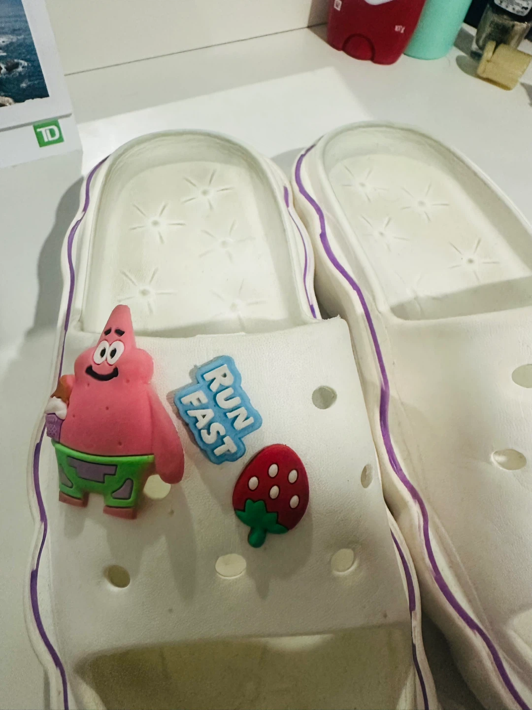 White Slides with Spongebob & Patrick Charms - photo 4