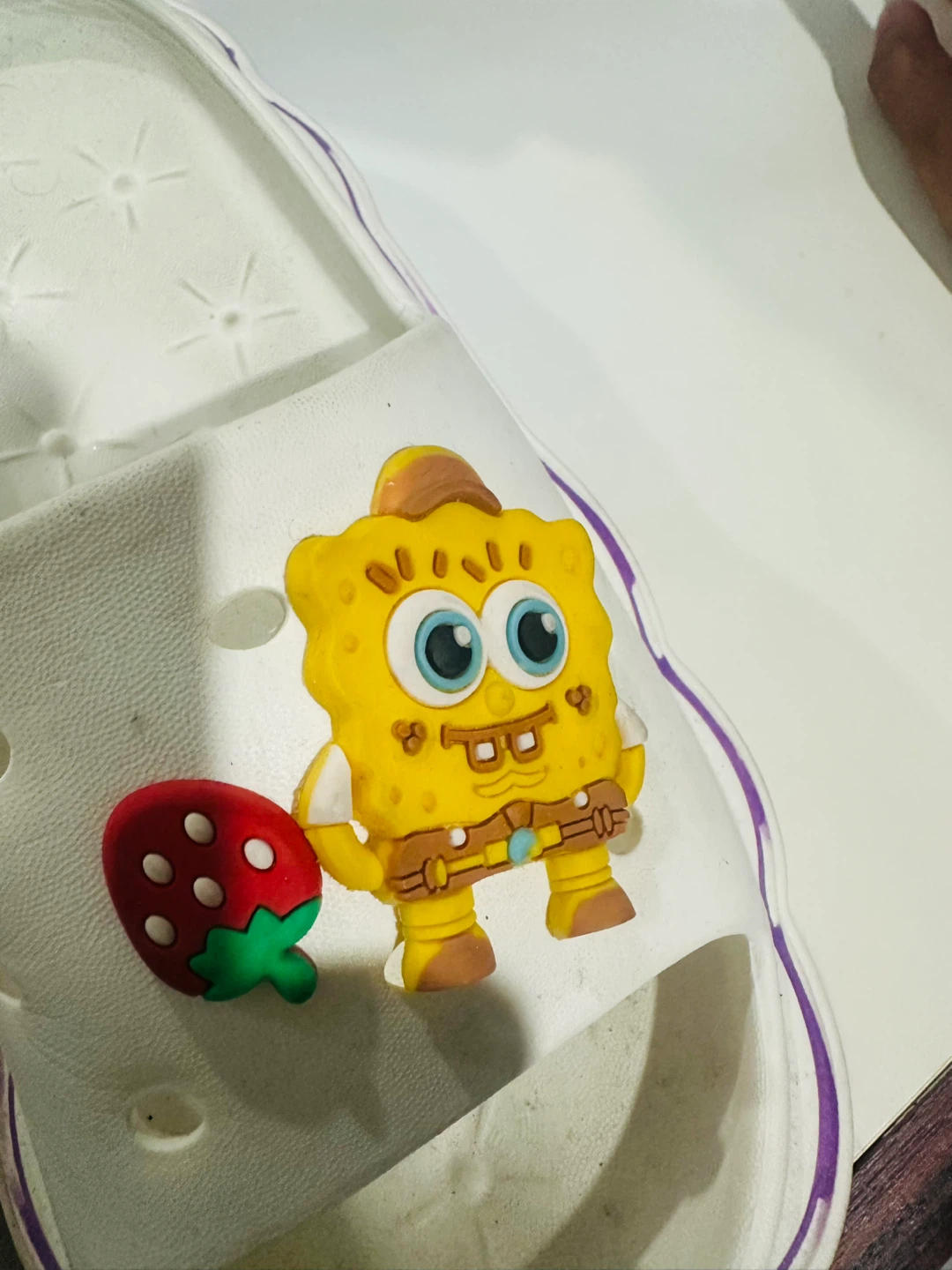 White Slides with Spongebob & Patrick Charms - photo 3