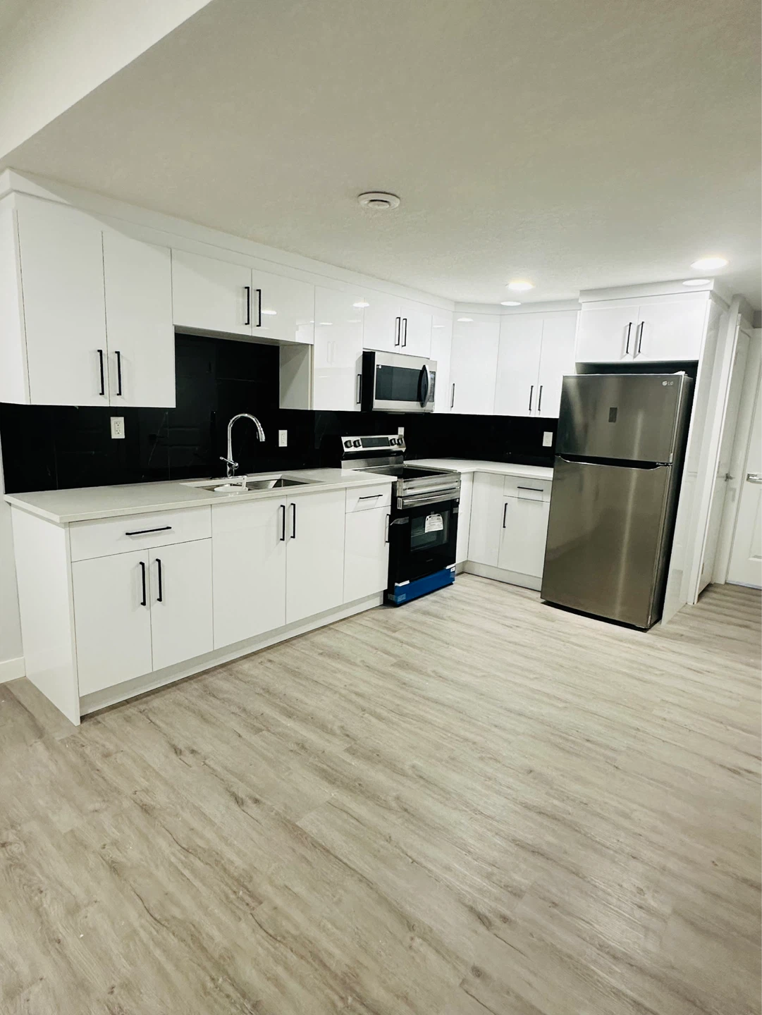 Two bedroom legal basement available for rent - photo 2