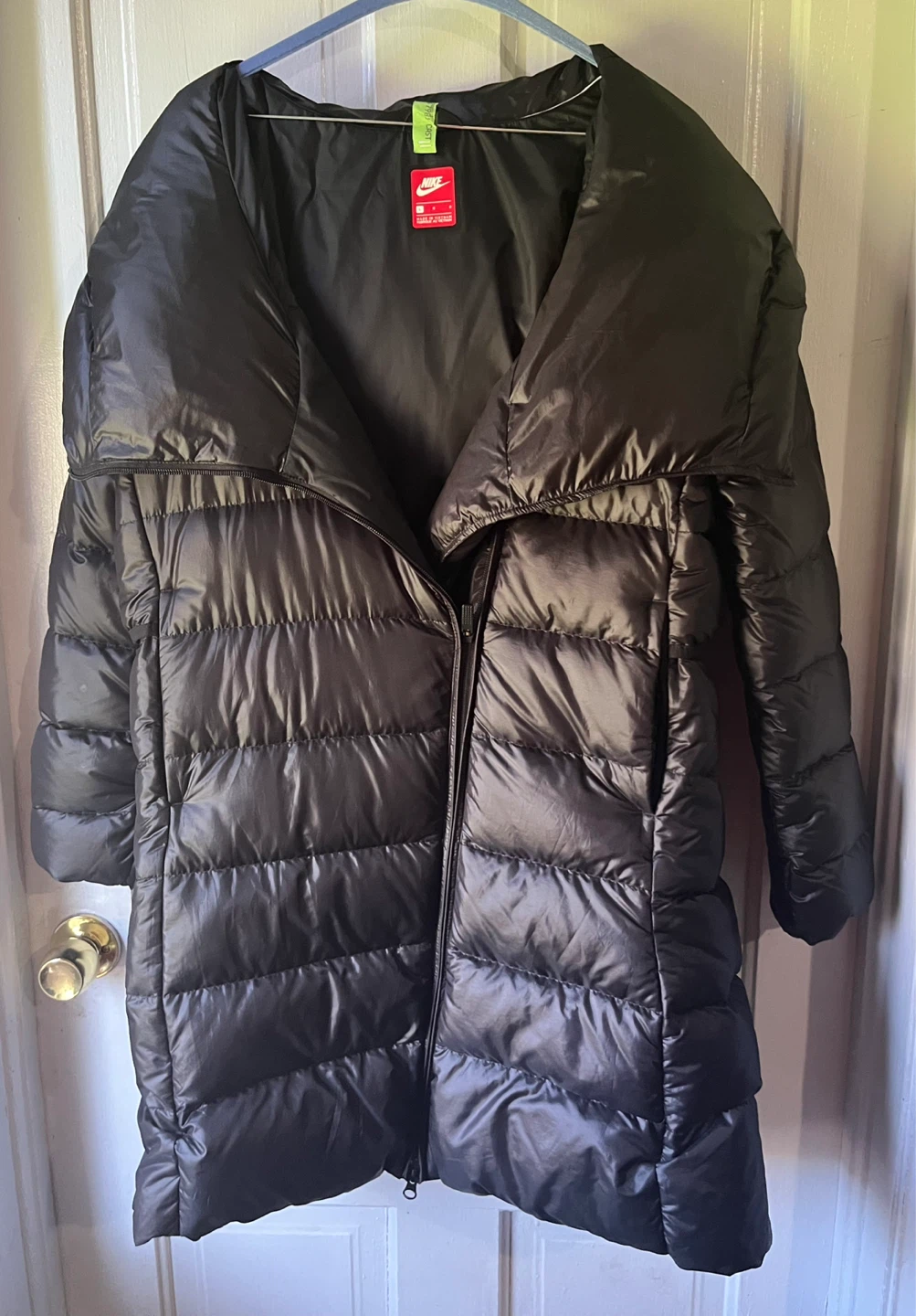 Nike Down Hooded Asymmetrical Zip Puffer Jacket in Black Size Lg