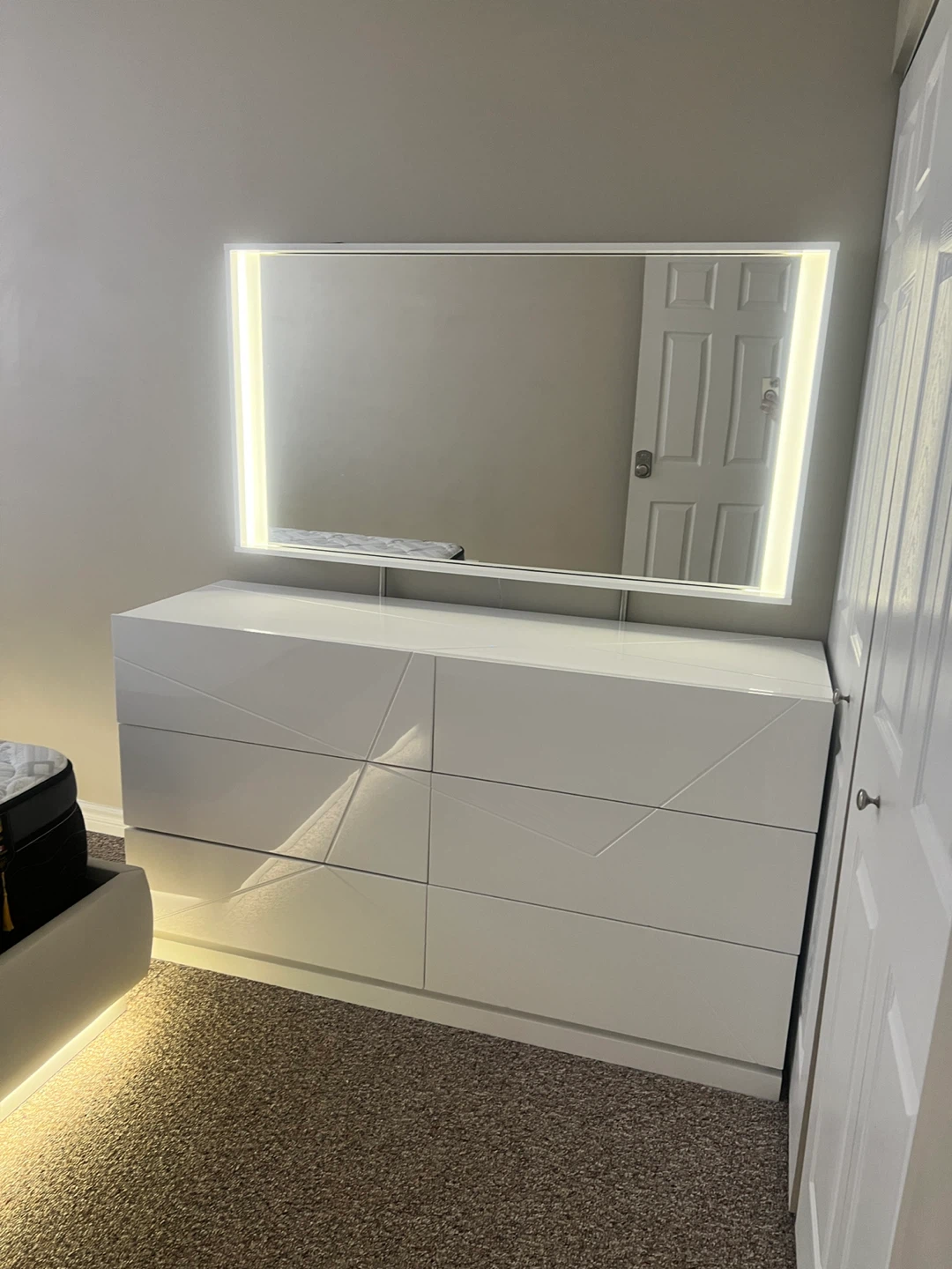 White 6-Drawer Dresser with LED Mirror - photo 2