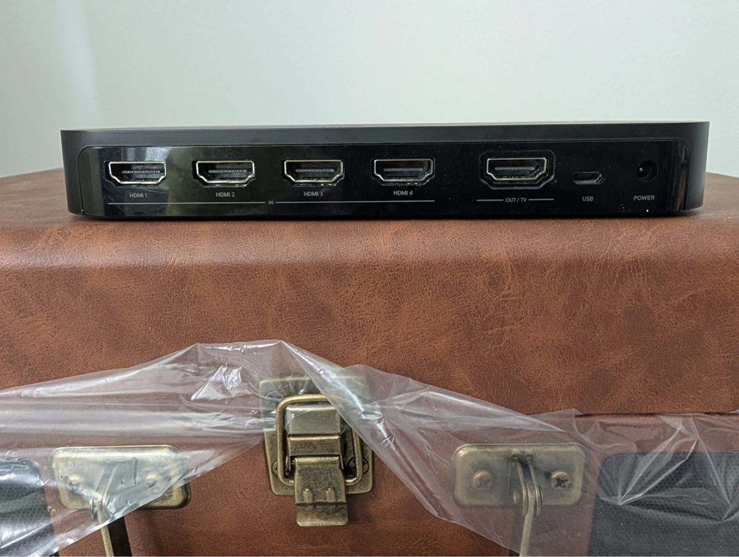 Philips Hue Play 4K HDMI Sync Box - photo 5