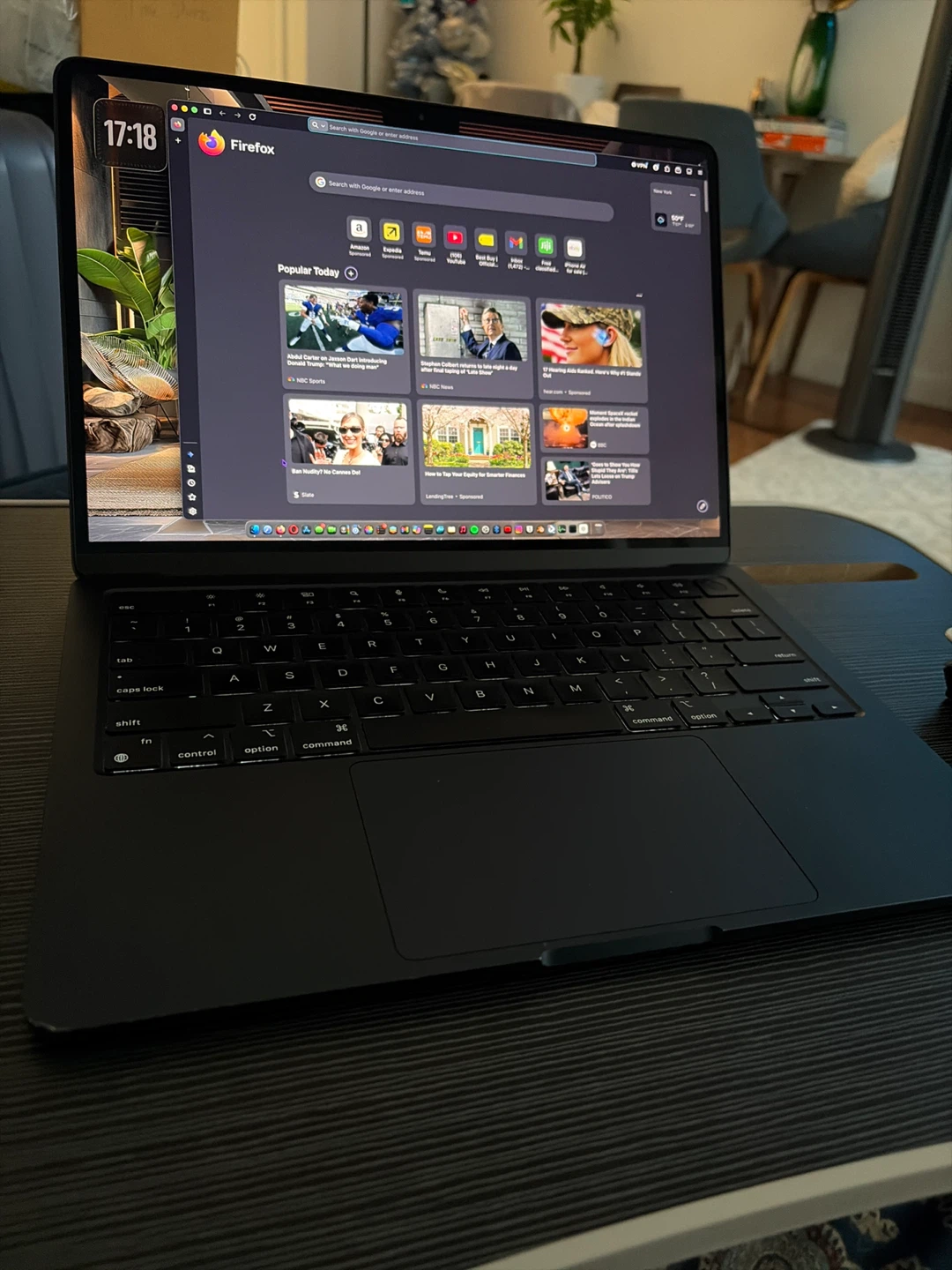 Apple MacBook Pro Laptop - photo 2