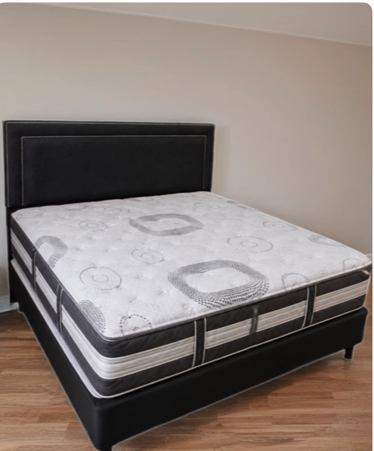 Beautiful king bed $350. Delivery extra