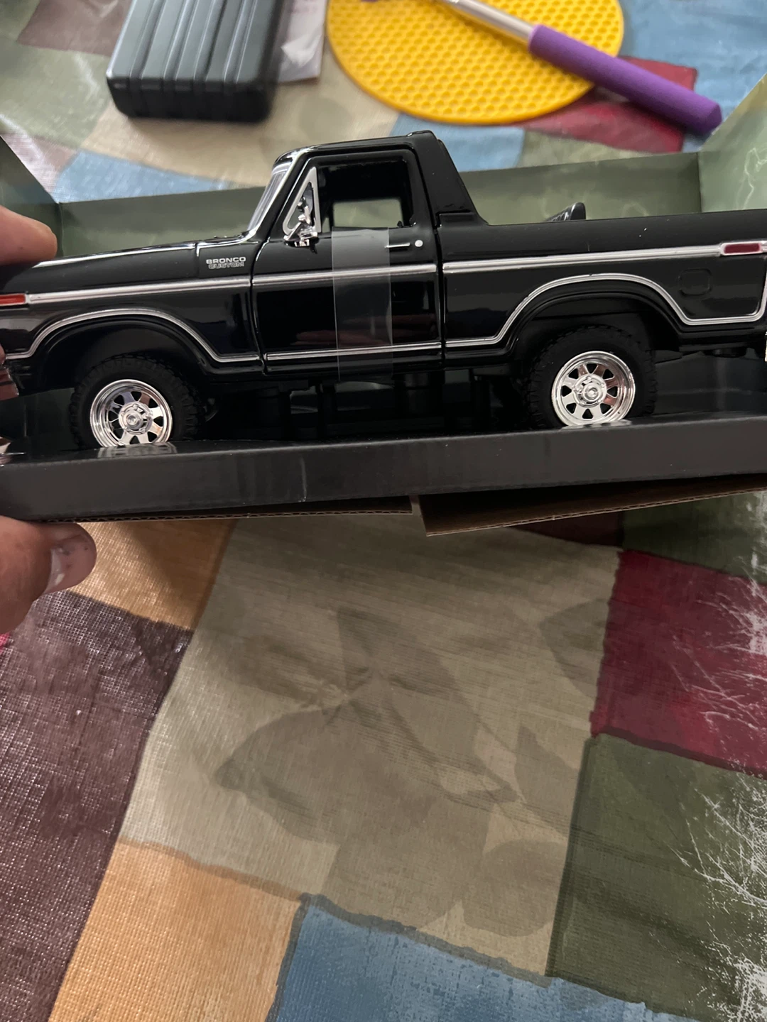 Johnny Lightning 1978 Ford Bronco Die-Cast Model 1:24 - photo 3