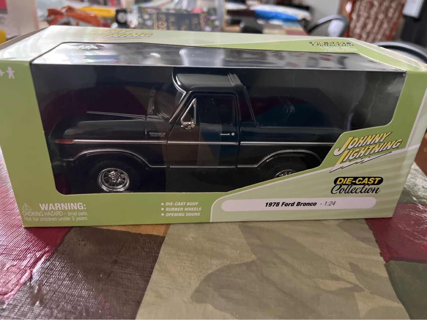 Johnny Lightning 1978 Ford Bronco Die-Cast Model 1:24 - photo 4
