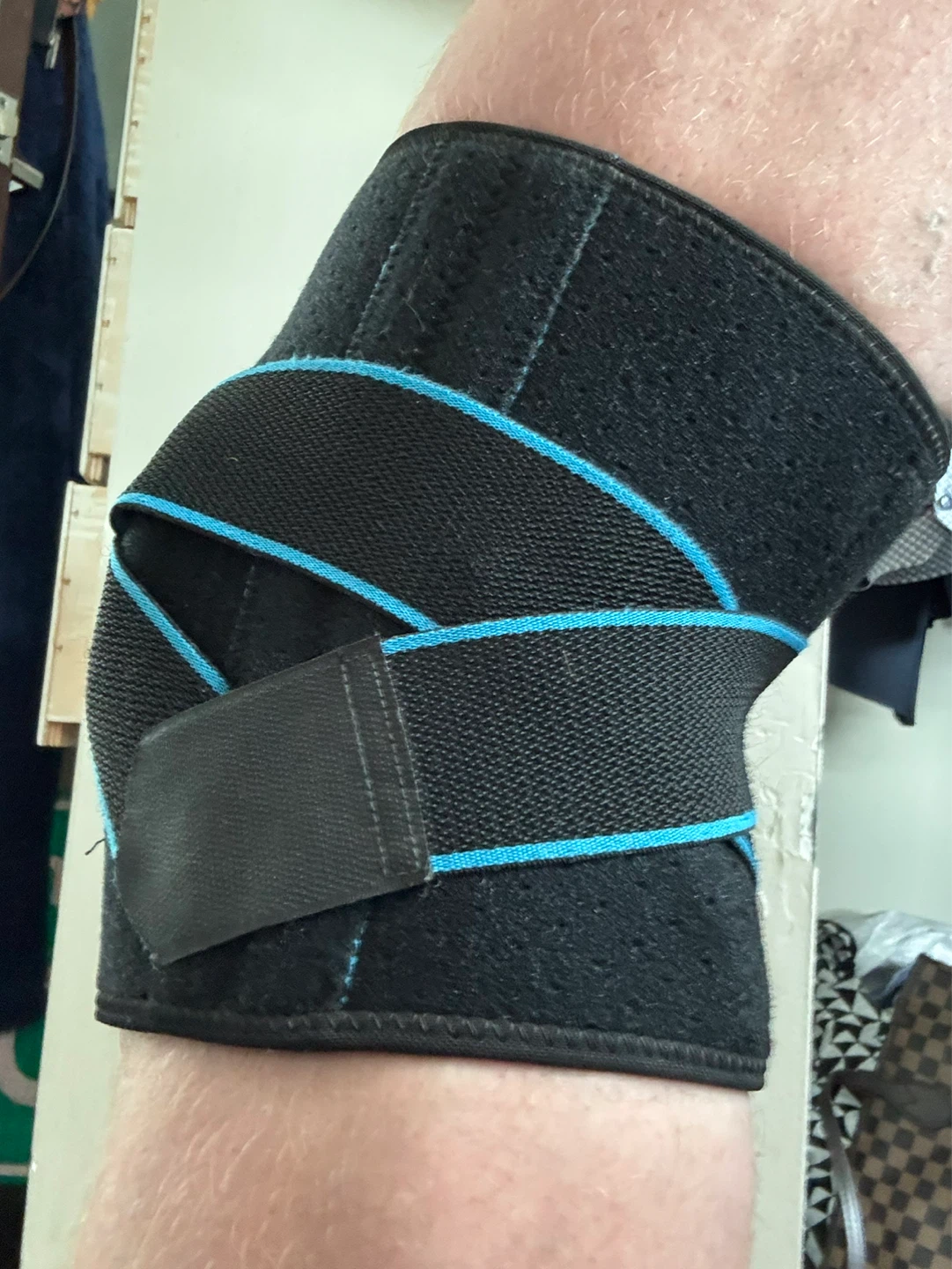 Adjustable Knee Brace with Straps - photo 2