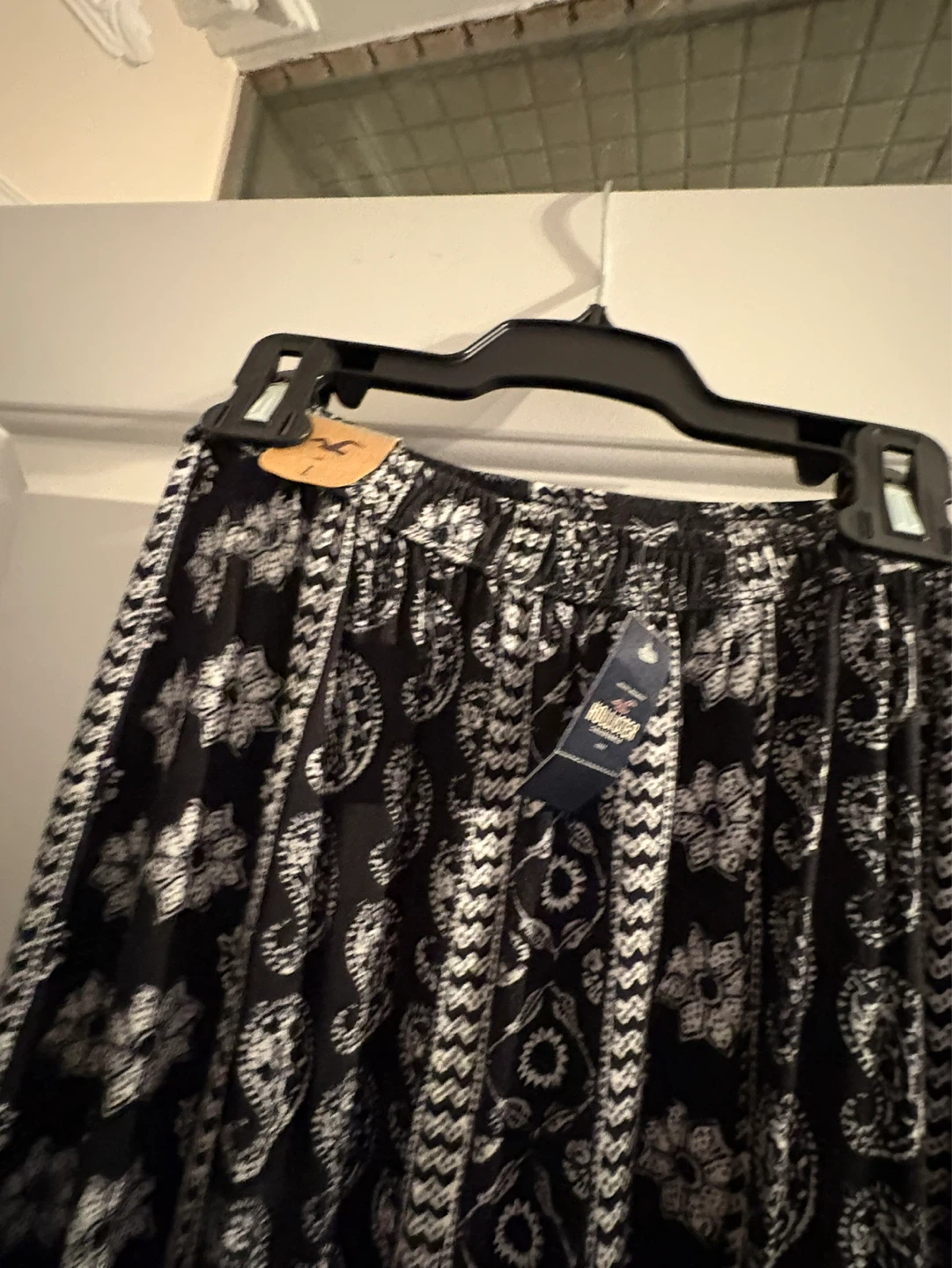 Hollister Black White Floral Maxi Skirt - Size Large - photo 3