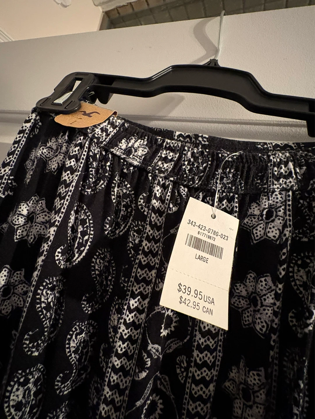 Hollister Black White Floral Maxi Skirt - Size Large - photo 4