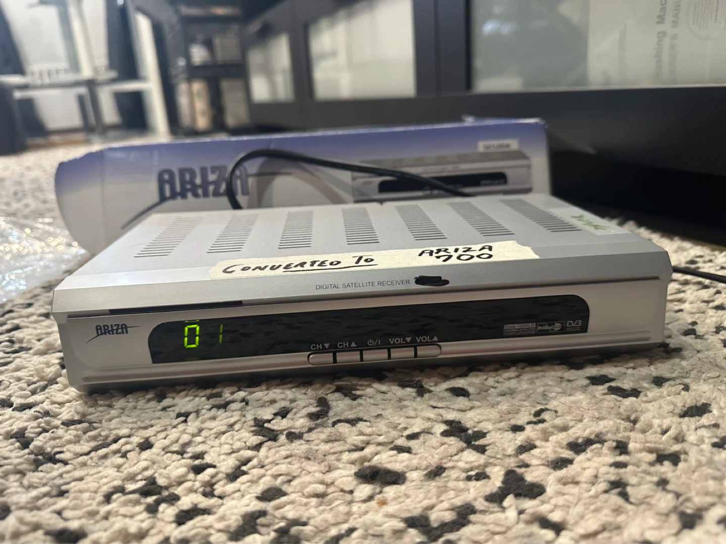Ariza 700 Digital Satellite Receiver with Remote and Manual