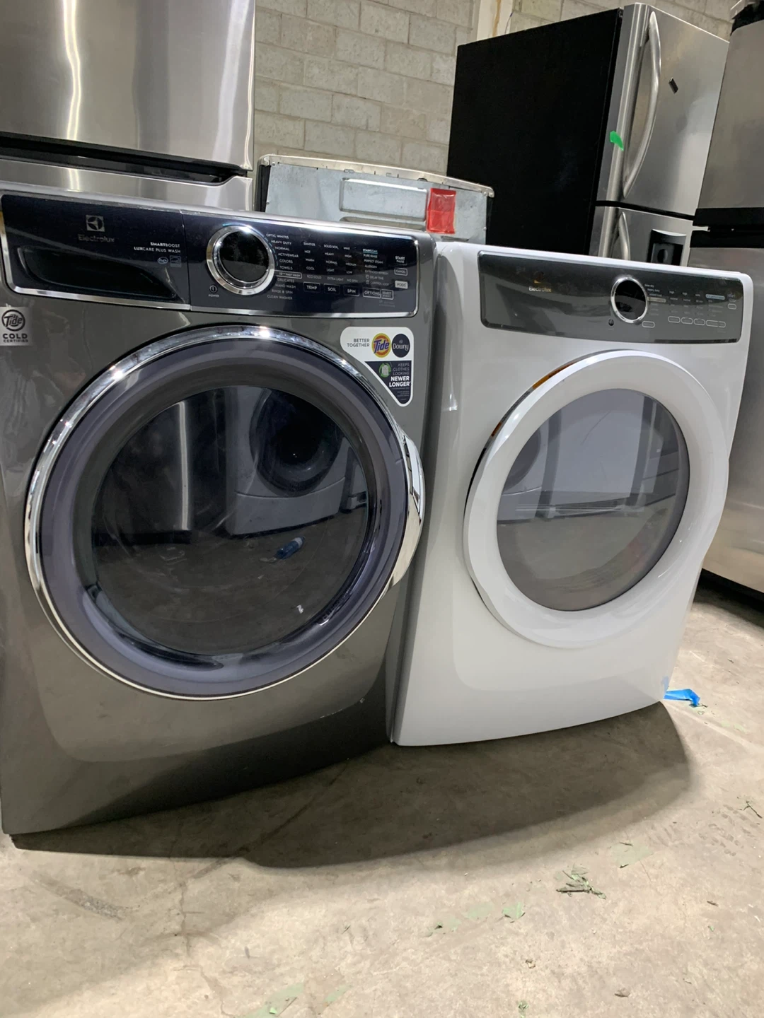 Electrolux washer and dryer set -27 inch only 600/-