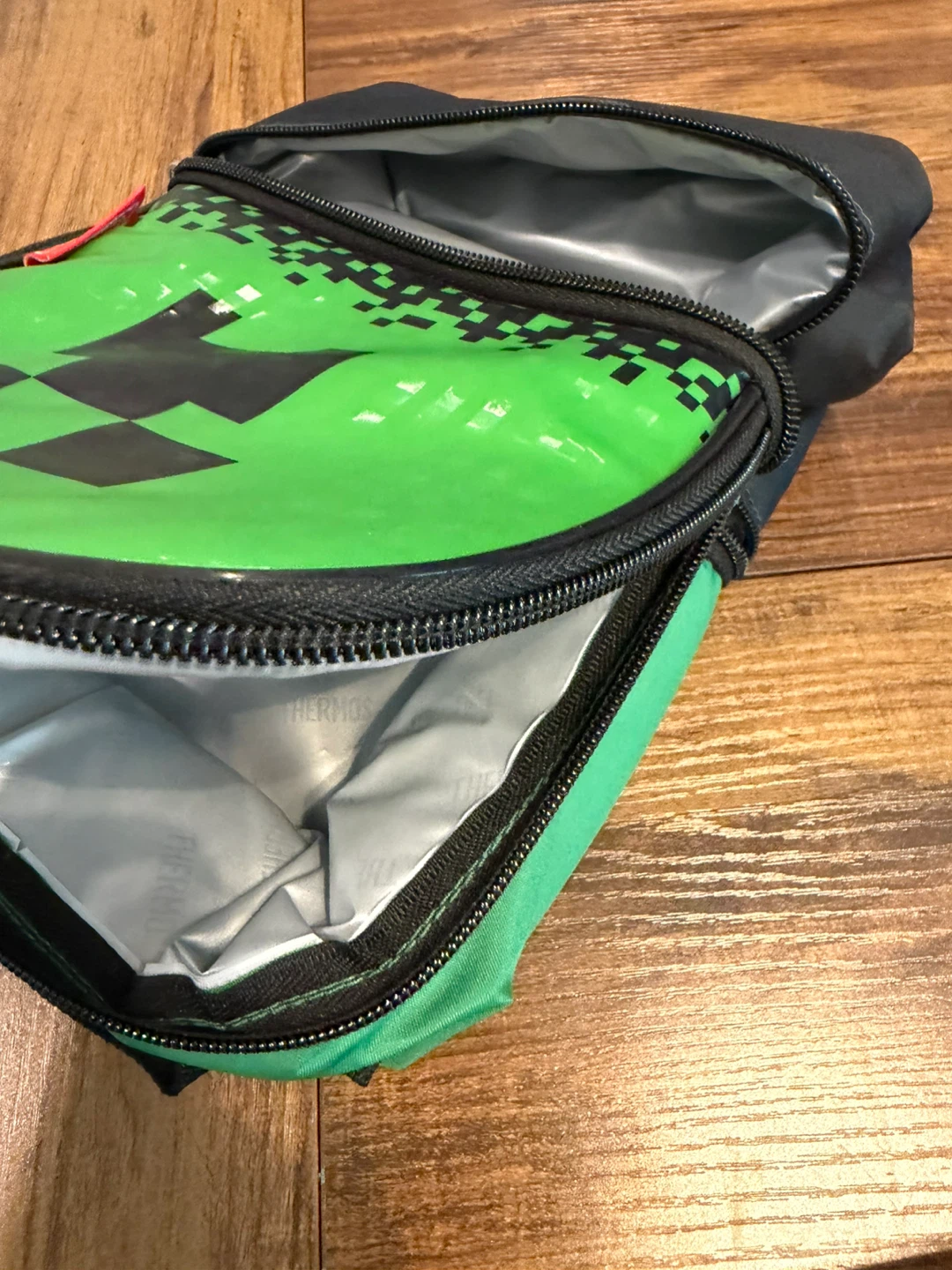 NEW Thermos Minecraft Creeper Lunch Bag - photo 4