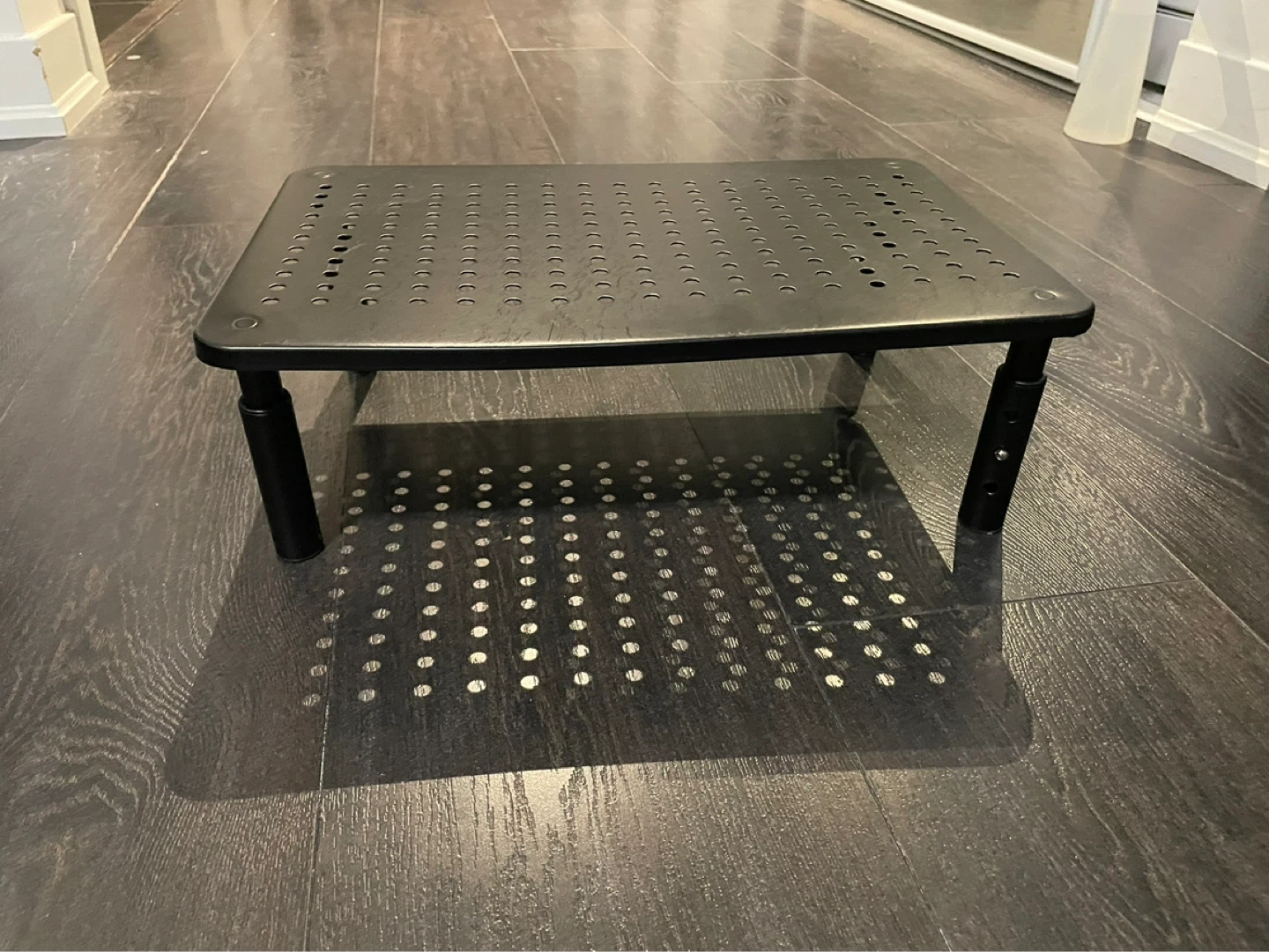 Adjustable kitchen stands