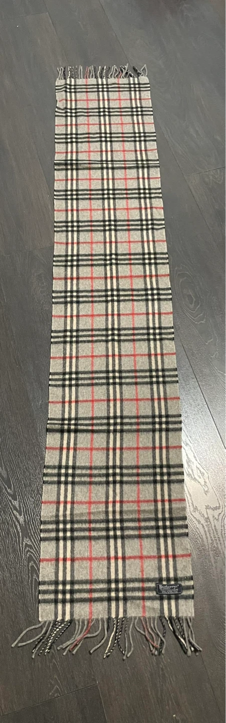 Burberrys 100% Cashmere Scarf - photo 3