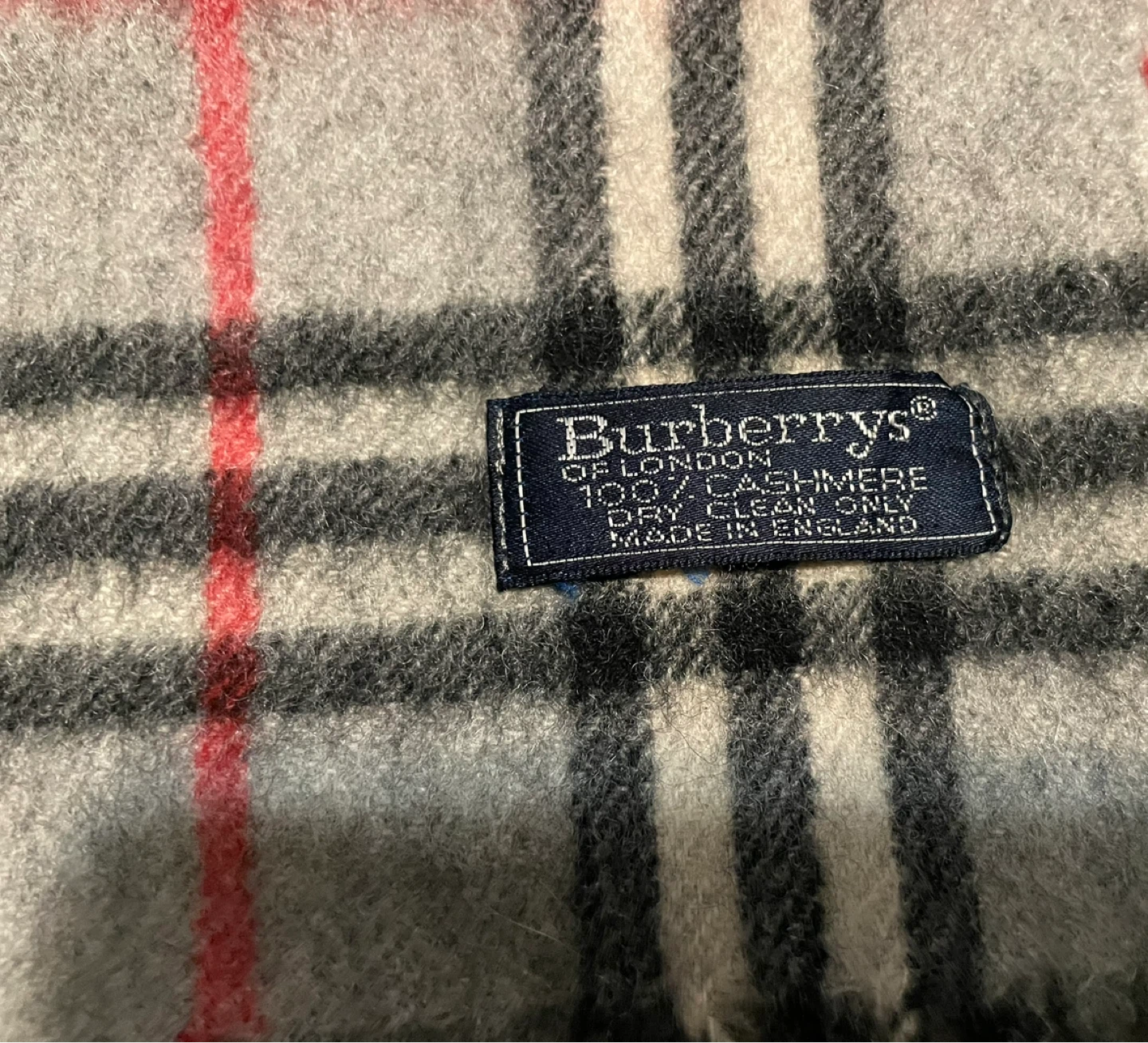 Burberrys 100% Cashmere Scarf - photo 2