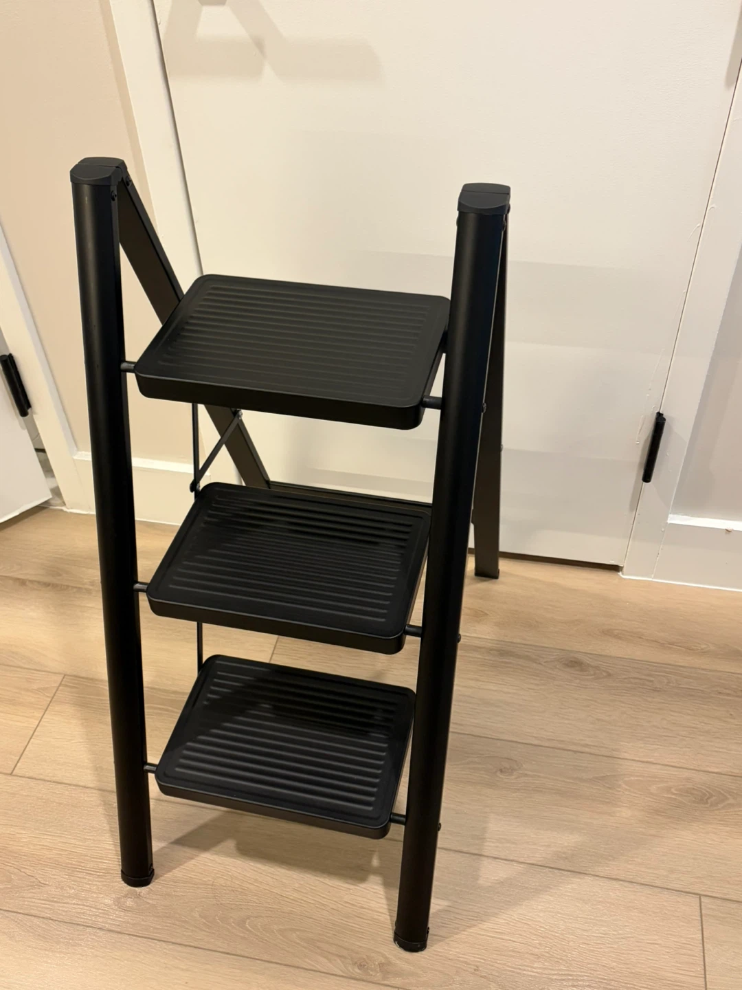 Black 3-Step Ladder - photo 2