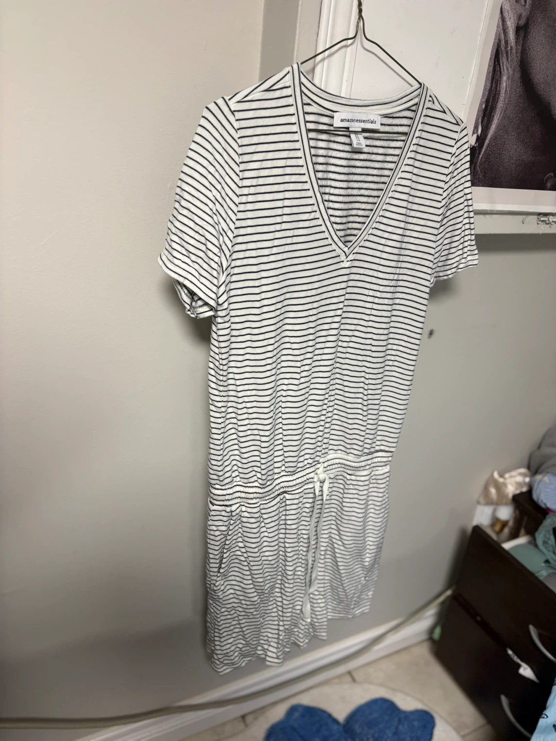 Amazon Essentials Striped V-Neck Romper - Size Medium - photo 2