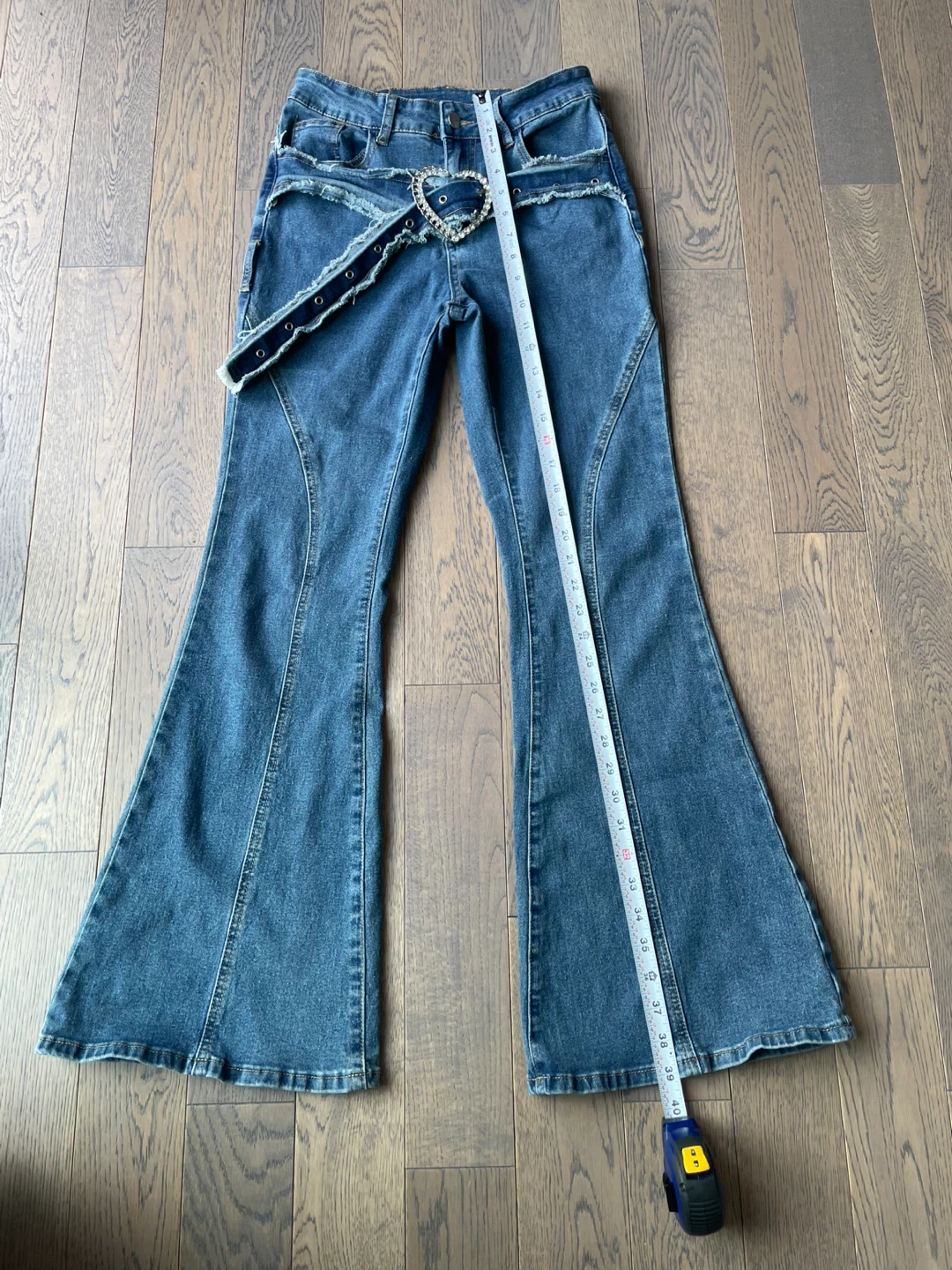 Women's Bell Bottom Jeans with Heart Buckle Belt - photo 2